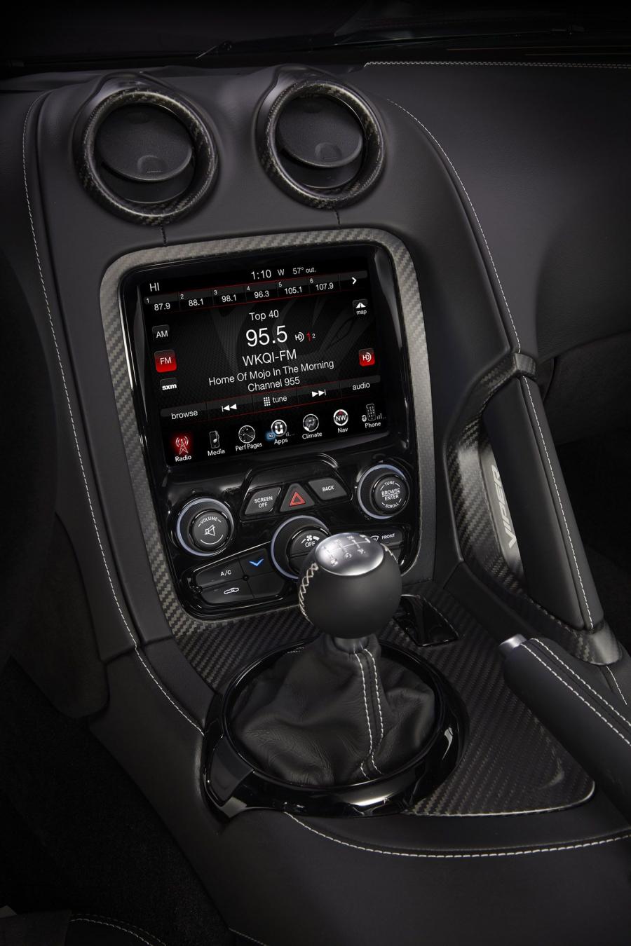 Детали интерьера Dodge Viper ACR (VX) 2015 года  (фото 76 из 91)